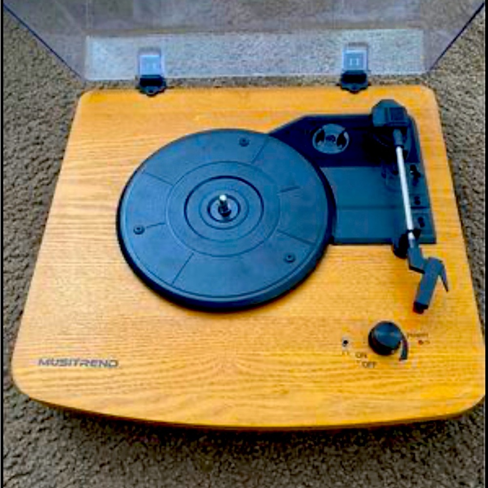 Like new.Never been used.Musitrend Record Player.Computer hook up capability.